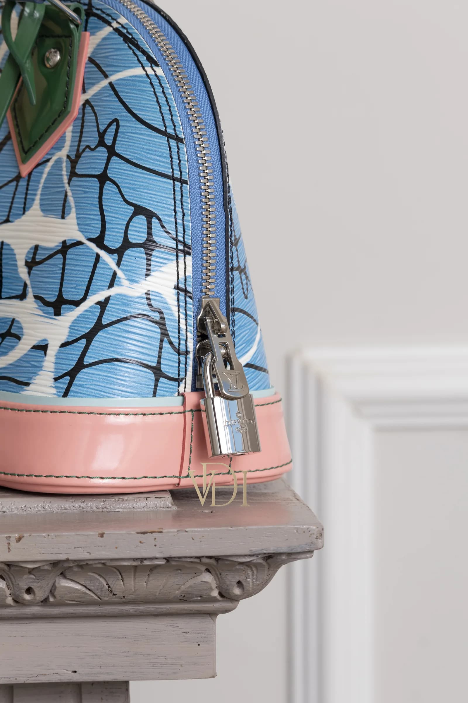 Lucchetto e zip della Louis Vuitton Alma BB Epi Aqua